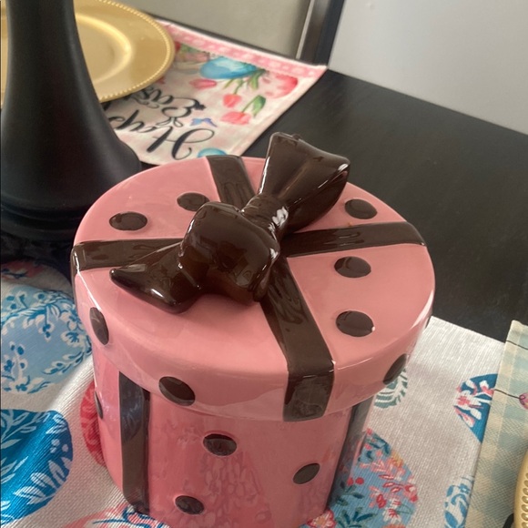 cake boss Other - Cake Boss Serveware Stoneware Cookie Jar, "Pink Gift"